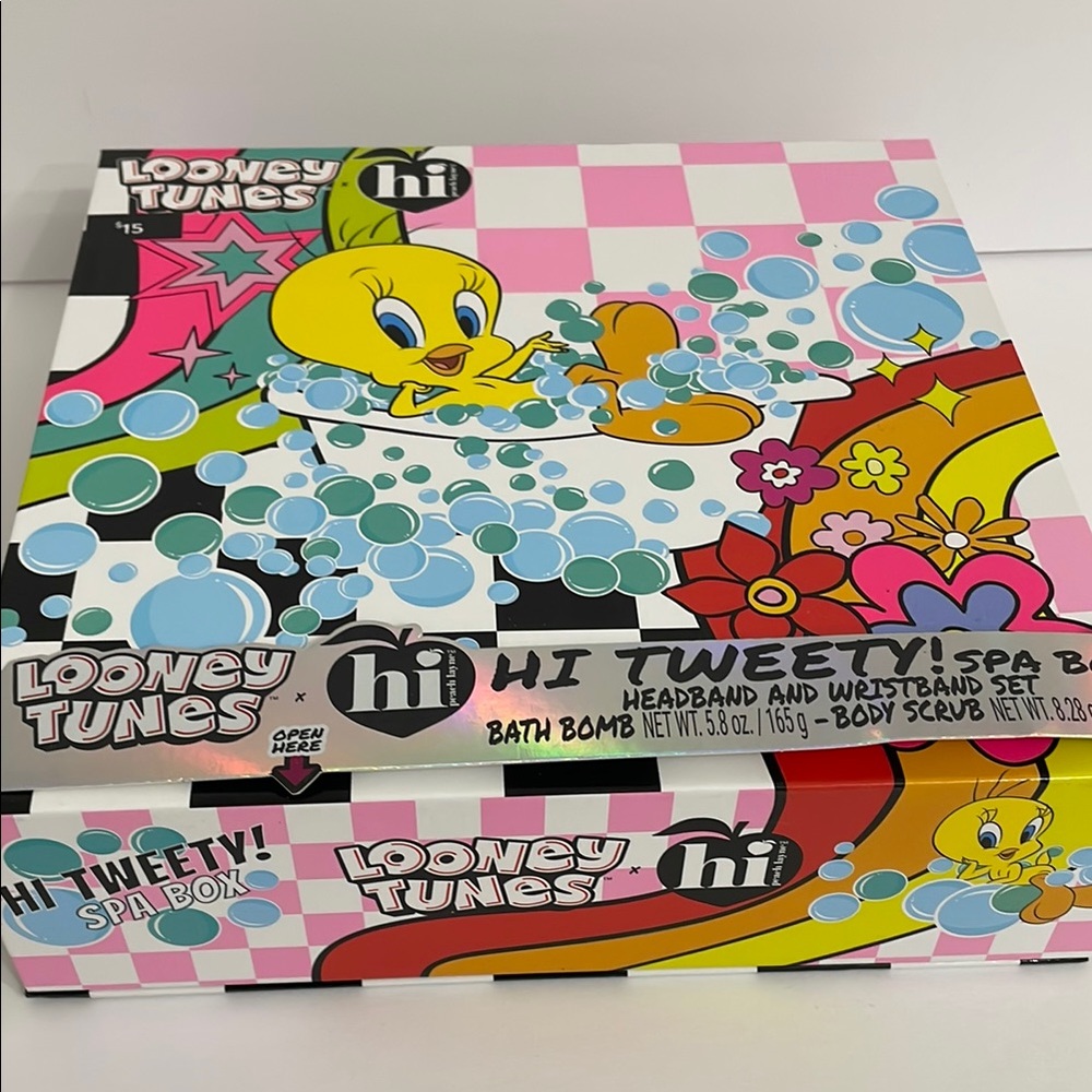 Looney Tunes x Hi Peach Layne Tweety Spa Gift Set